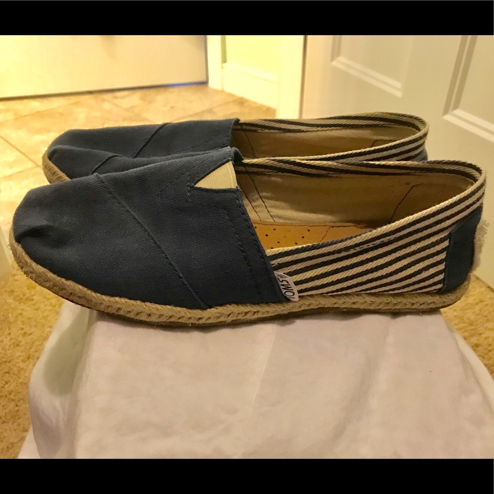 Toms - Picture 2 of 4